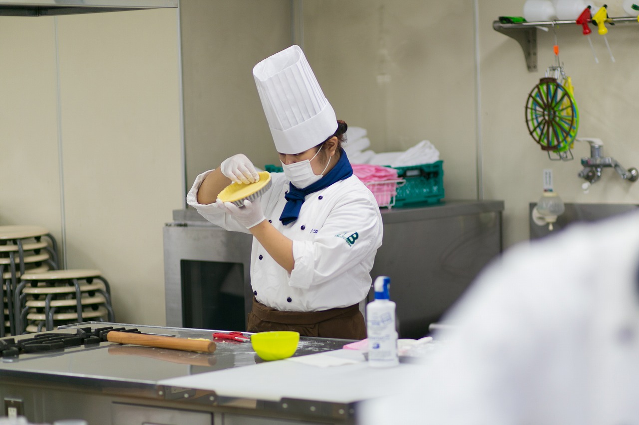 製菓 タルト生地作りの実技テストを行いました 広島会計学院ビジネス専門学校